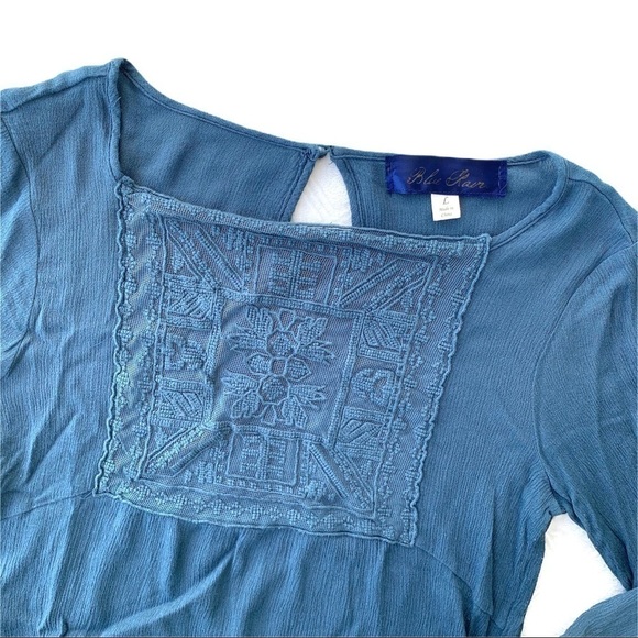 Francesca’s Shirt - Picture 2 of 14